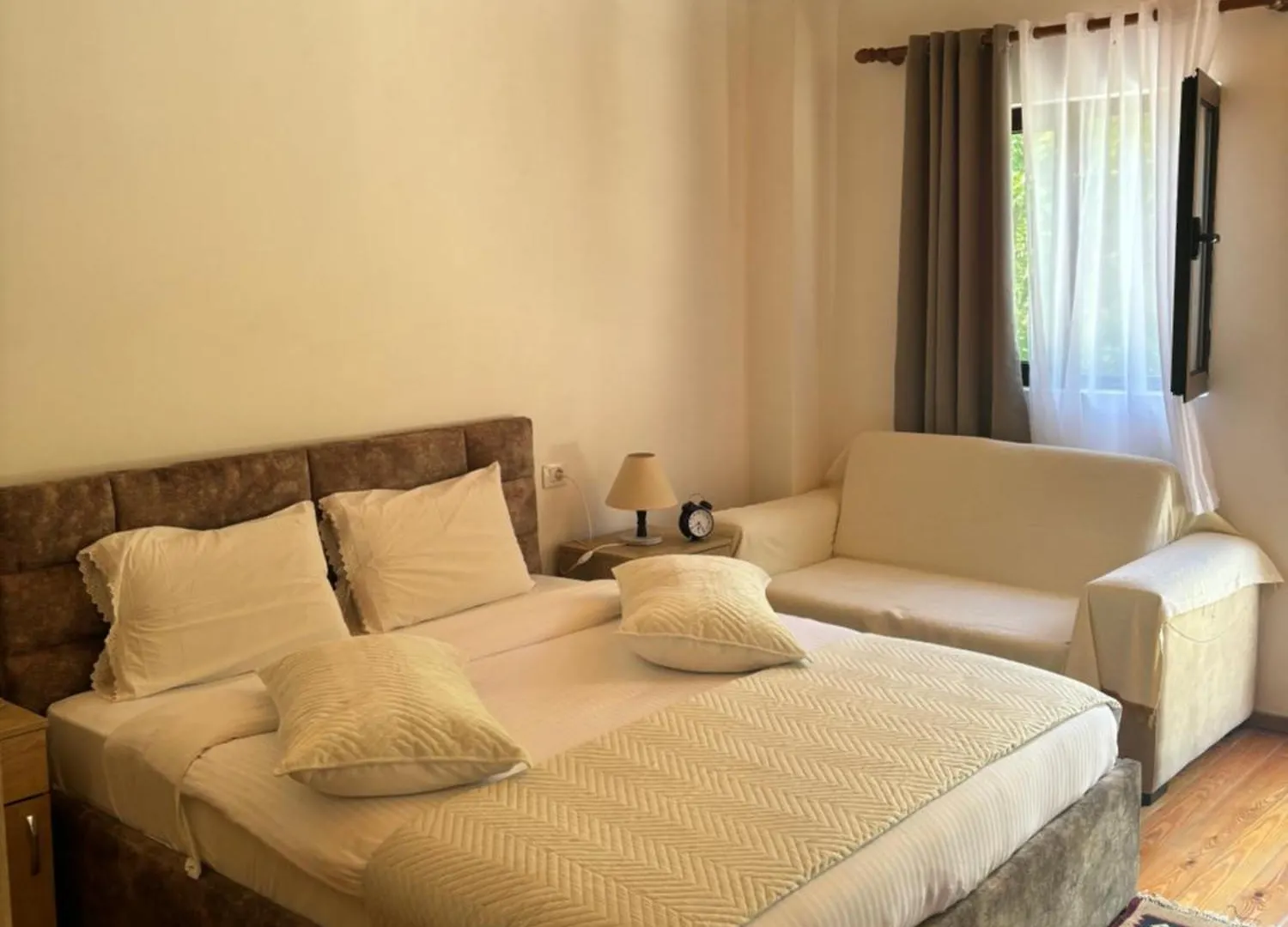Magic Space Petros Skafias Theth Guest house